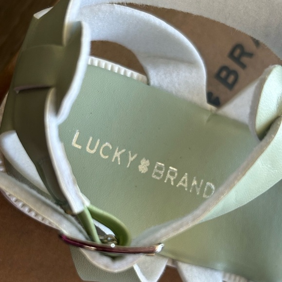 NEW Lucky Brand Girls Adjustable Buckle Sandals, Sage/White - Picture 2 of 6